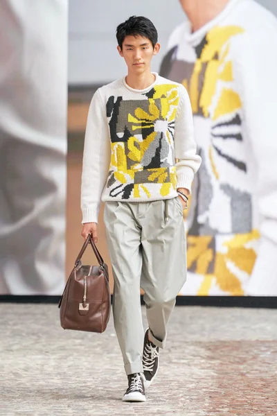Look 24